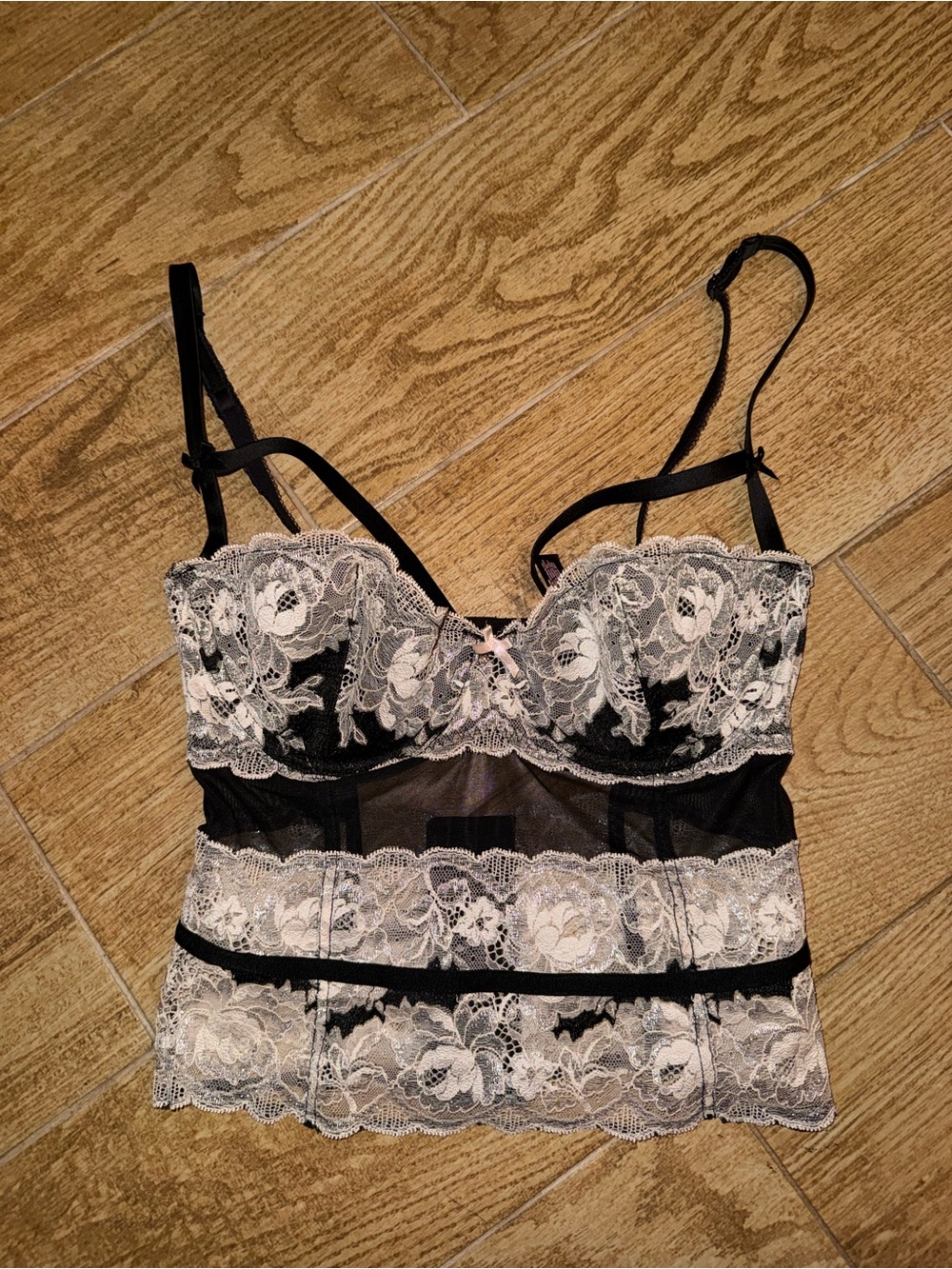 Victoria’s Secret bustier corset type black and white angels top size 34C bra